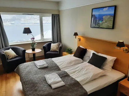 Bremanger Fjord Hotell Отели в г. Бремангер