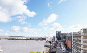Joivy Fabulous 2Br Apartment with Terrace and Bay View