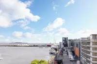 Joivy Fabulous 2Br Apartment with Terrace and Bay View Hotels in Burntisland