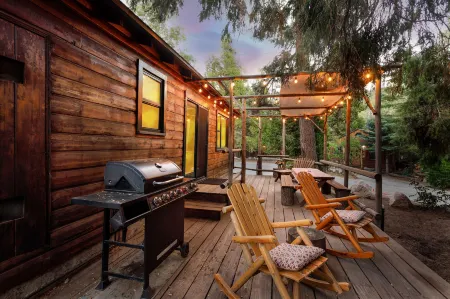 Arrowhead Pine Rose Cabins