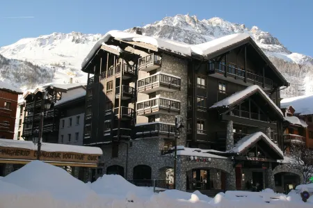 Avenue Lodge Hotel & Spa Отели рядом с достопримечательностью «Val d'Isère»