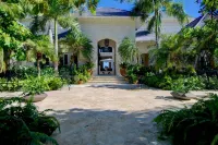 Villa Alta Gracia w Private Pool Designer Decor Hotels near Plaza sorimar