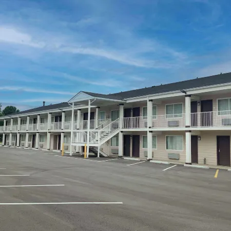 Days Inn by Wyndham Troy IL