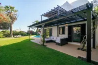 WHome Luxury Private Family Villa w/ S-Pool AC & Parking