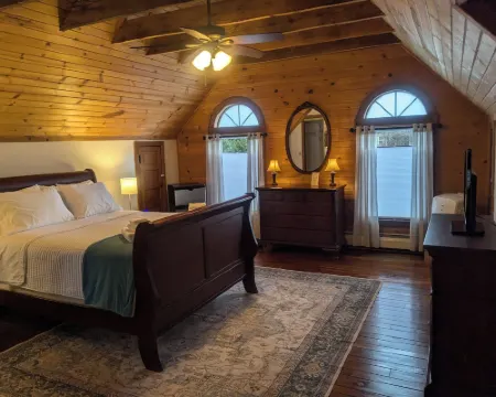 The Carriage House Inn Bed and Breakfast Hotels in Crawford  County