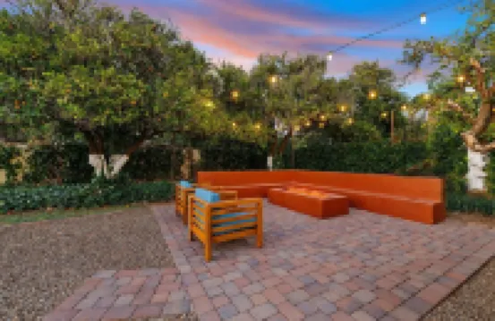 Free Heated Pool ~ Hot Tub ~ Basement Game Room ~ Large Backyard