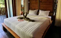 Maniva Particael Resort Hotell i Temas