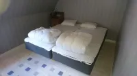 Torp Källtorp B&B Hotels in Шиса