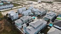 Stylish Condo w/ Pool & Spa Access, Wak to Beach Beach Breeze by Avantstay Hotels near University of Texas, Marine Science Institute