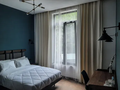 Innwoods Hotel - Homestays