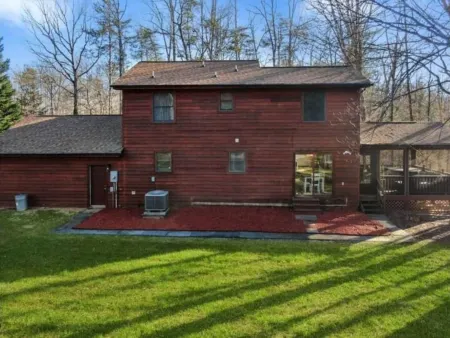 Cozy and Comfy with Lake Access Отели в г. Каку