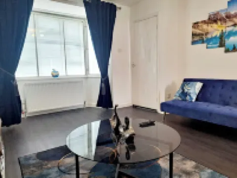 2 Bedroom House in Leeds - Sleeps 5 WiFi Parking