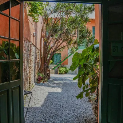 Casa Finestra - Suites Per Season Hotels near أليانز باركيه