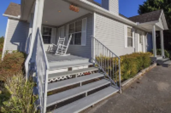 Our Tennessee Mountain Home - Great Location! Close to All the Action! 2 Bedroom Cabin by Redawning