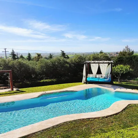 Villa Traditional Estate Heated Pool