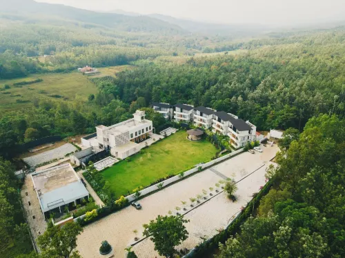Bindiga Peak Resorts Hotels in Chikkamagaluru