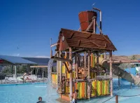 New Upscale 1BR Stay with Mini Golf, Sauna & Heated Pool