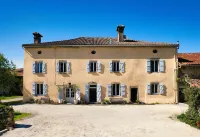 Les Picardies Hotel a Confolens