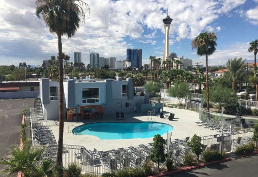 4. 수퍼 8 바이 ..