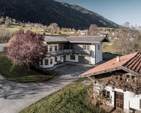 Chalet Pirchhof Inklusive Sauna Hotels in Sautens