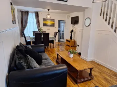 Fantastic Large Room with  free parking Hotels near The Dockyard Railway