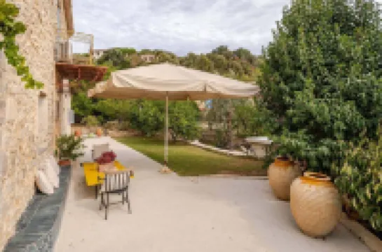 Traditional Luxury Villa Retreat in Pidasos Hoteles en Pylos