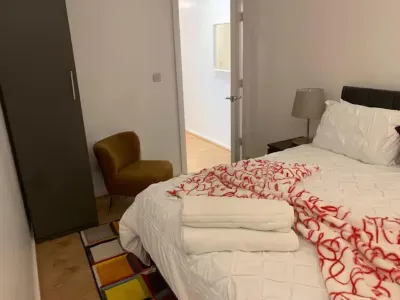 4 Guests - Free Parking - Easy Access to London Hotels in Barking