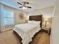 King Luxe Retreat - Pets Welcome, Fenced Yard, Hotel dekat Levi Jackson Wilderness Road State Park