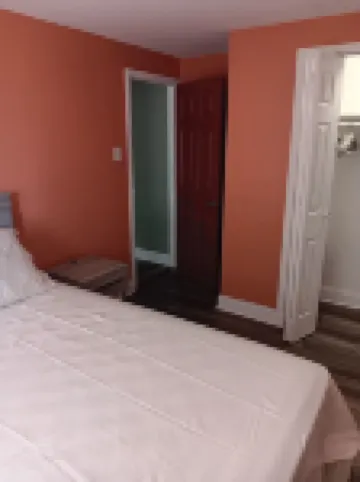 1-bedroom condo next to Chicago Midway International Airport โรงแรมใกล้สนามบินมิดเวย์