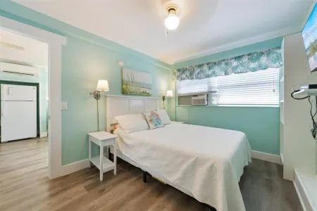 Coastal Getaway Retreat –Steps to the Beach! 1BR/1BA. Sleeps 2. In 4-Plex. Pool