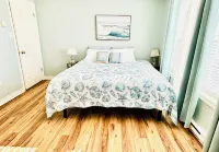 Seaside retreat: Steps to beach, board walk. 3 car parking, deck, BBQ. Hotel a Hampton Beach