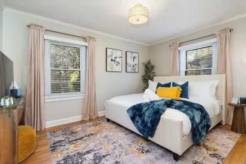 4Bd Cozy Urban Escape 5 Mins to Dwtn & WakeMed. Movie Room and Arcade Game!