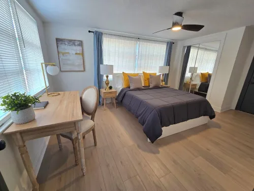 Charming 3-bedroom, completely remodel house in the heart of Port Richey Hotel di Bayonet Point