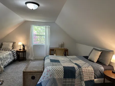 Oscoda Lake House : waterfront, 4 beds