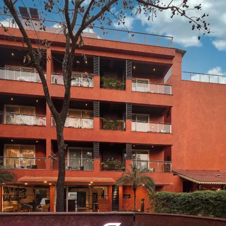 Golden Tulip Goa, Vagator Отели рядом с достопримечательностью «Пляж Морджим»