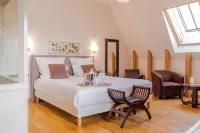 Demeures & Châteaux Auberge de la Tour - Hôtel & Restaurants - Marcolès Auvergne