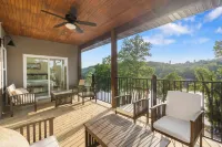 New Lakeview Penthouse - Amenities Galore!