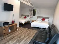2 double and 1 sofa beds garden chalet, 7D Salisbury Road, Rotorua Hôtels à : Fairy Springs