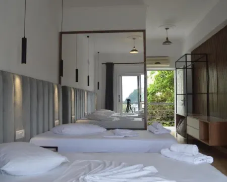 Velco BB Himara Hotels in Himare