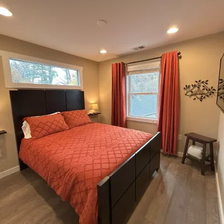 Stylish Downtown Gem • Hot Tub • Custom Bunkroom • Walk Everywhere, Relax, Enjoy