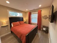 Stylish Downtown Gem • Hot Tub • Custom Bunkroom • Walk Everywhere, Relax, Enjoy