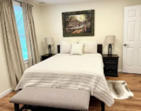 Charming Mountain-View Waterfront Retreat – Hot Tub, Sauna, Game Room & Fire Pit