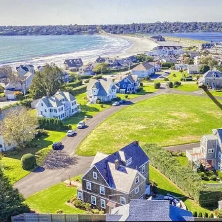 Perfect Newport Beach Getaway-Steps to Beach_Ocean Views_Very close to Downtown