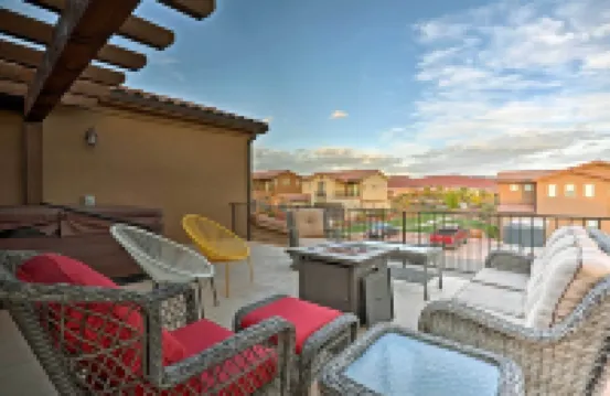 60| Luxurious Vacation Home w/Party Deck & Hot Tub!