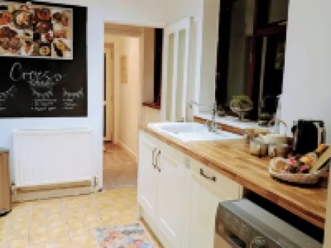 Ty Hiraeth A Charming Stay Steps Away from Caerphilly Castle! Hotels in Caerphilly