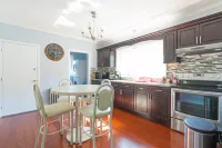 Nice 3 Bedroom Home Perfect for Access to Central Boston and Cambridge
