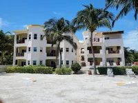 Tropical Paradise Awaits!  Ambergris Caye-Dock-Pool-Kayaks