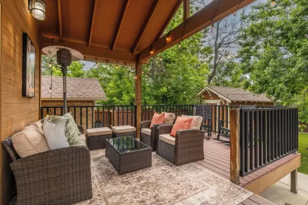 Spacious Sloan’s Lake Stay - Luxury - Fire Pit - Dogs - EV - Bidet - Desks