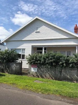 the whitehouse Port fairy in  the heart of town,  pet friendly