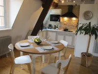 Apartment of calm character ideally placed. Ideal for lovers.